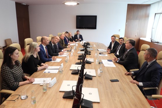 Zamjenik predsjedatelja Izaslanstva PSBiH u PSNATO-a Nikola Lovrinović razgovarao sa predsjedateljem i članovima Komiteta za odbranu i sigurnost Parlamenta Slovačke Republike  